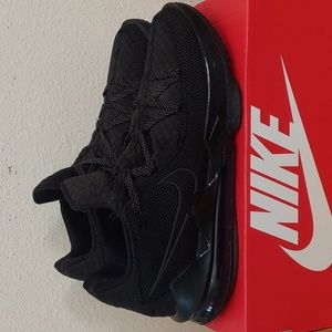 Nike LeBron 17 Low Triple Black